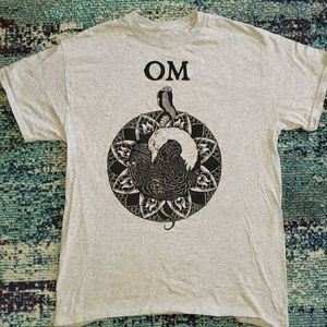OM Tee